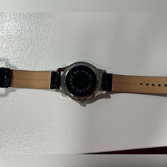 Black genuine leather watch by Marc Jacobs - Picture 2 of 6